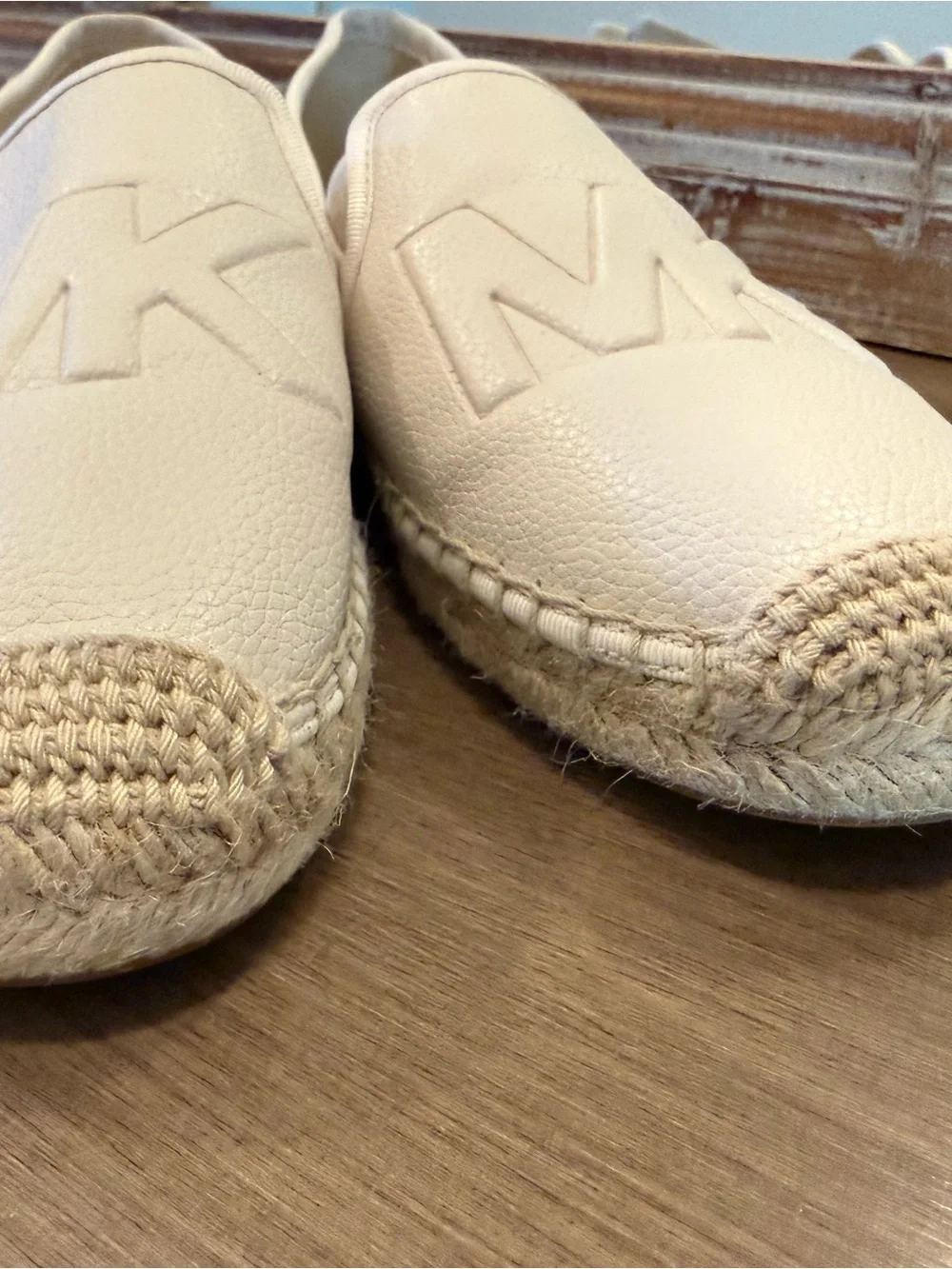Like New! MICHAEL Michael Kors Cream Leather Espadrille Flats